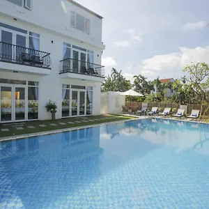 Sunny Pool , Hoi An Vietnam